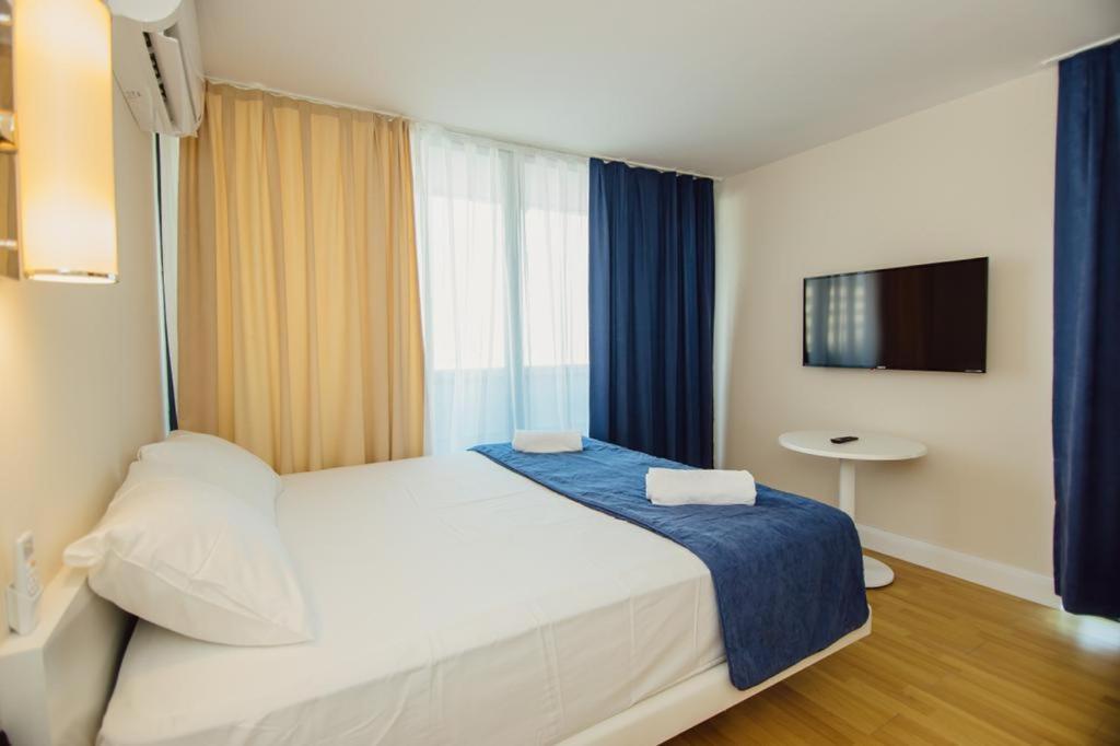 Orbi City Aparthotel 巴统 外观 照片